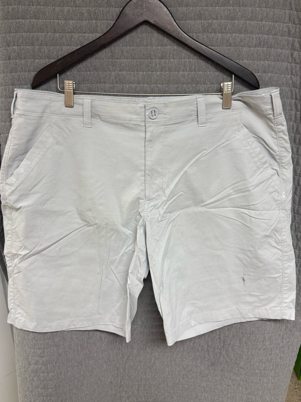 Men's Under Armor Casual Light Gray Shorts